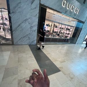 Meet your Posher, Jakari